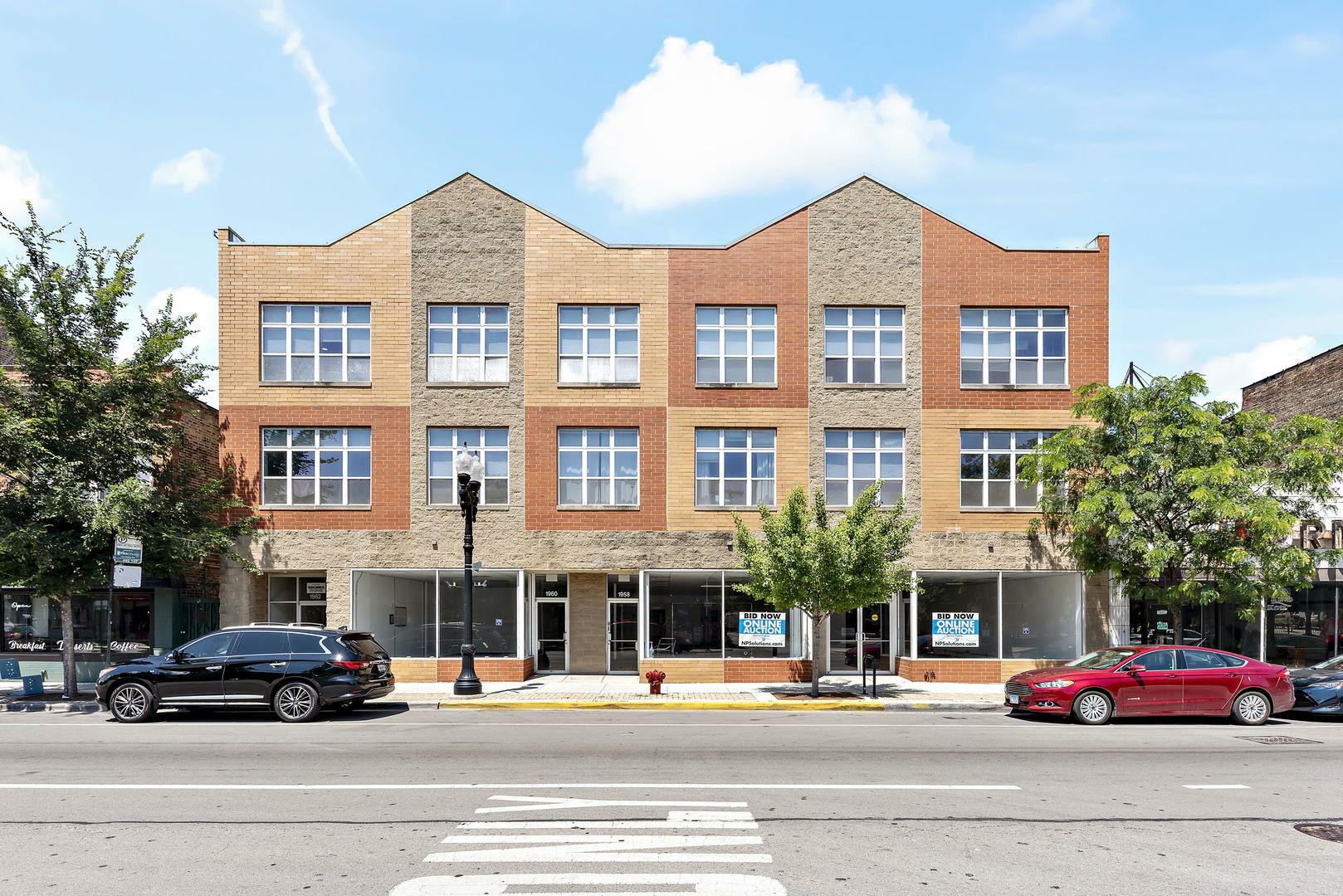 Property Photo: 1962 W Lawrence Avenue 203 IL 60640