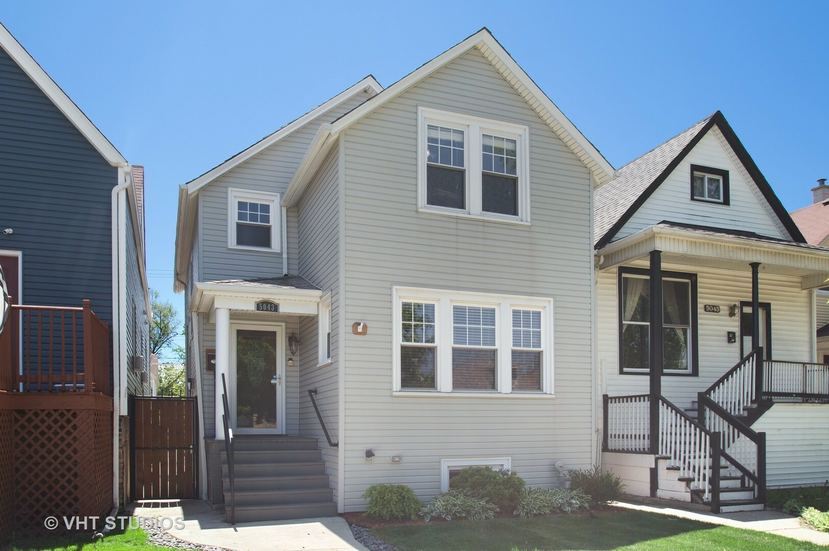 Property Photo: 5043 W Byron Street IL 60641