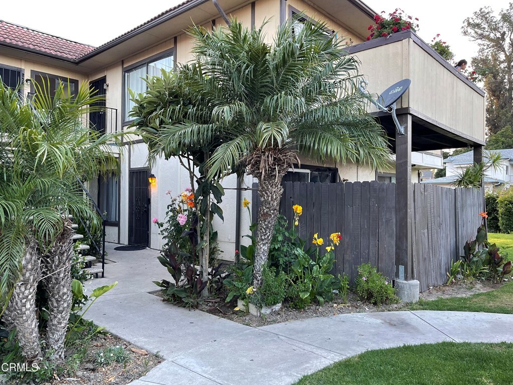 Property Photo:  250 W Santa Barbara Street  CA 93060 