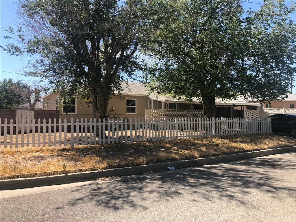 Property Photo:  44119 Anvers Avenue  CA 93534 