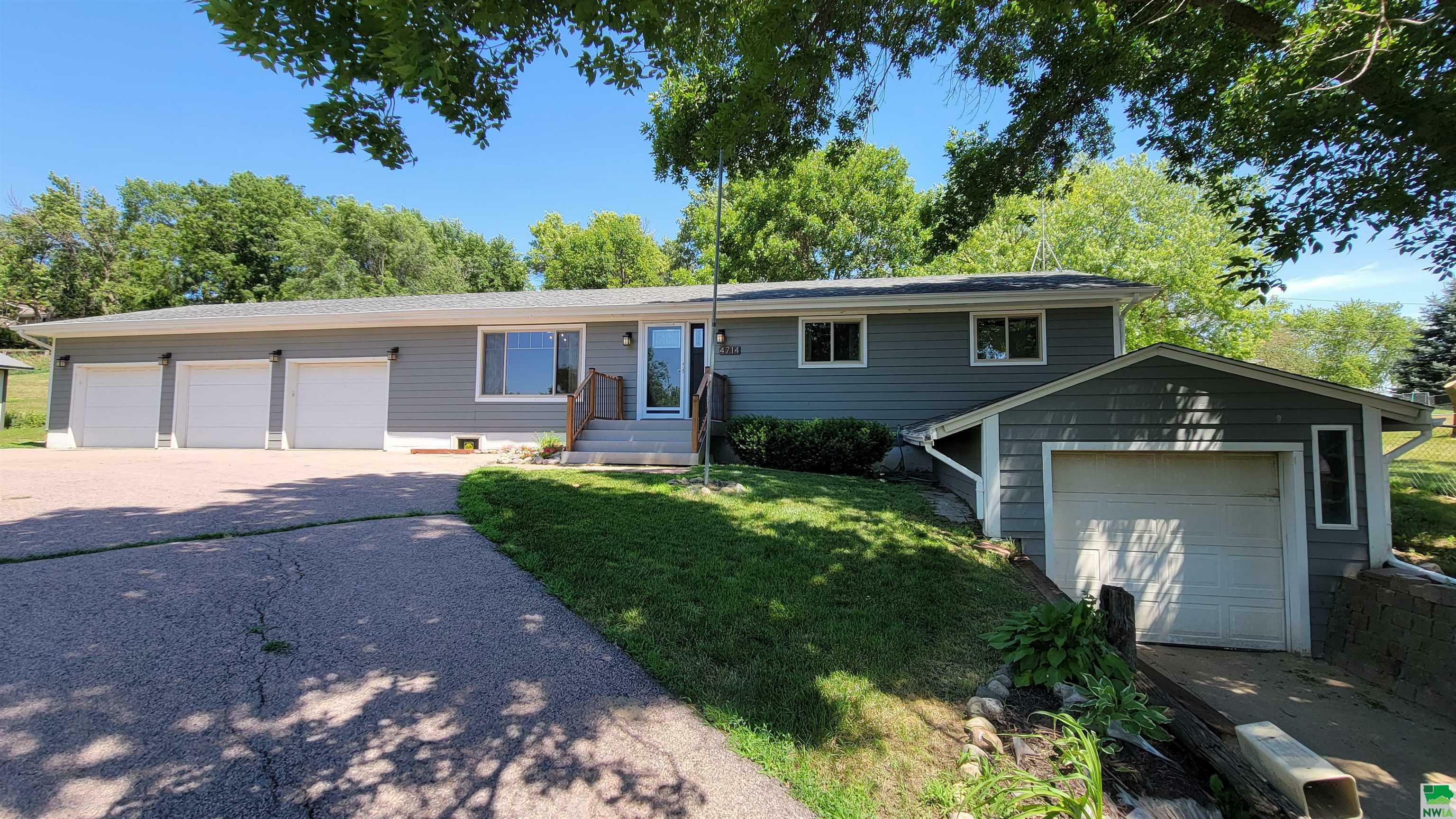 Property Photo: 4714 Central Street IA 51108