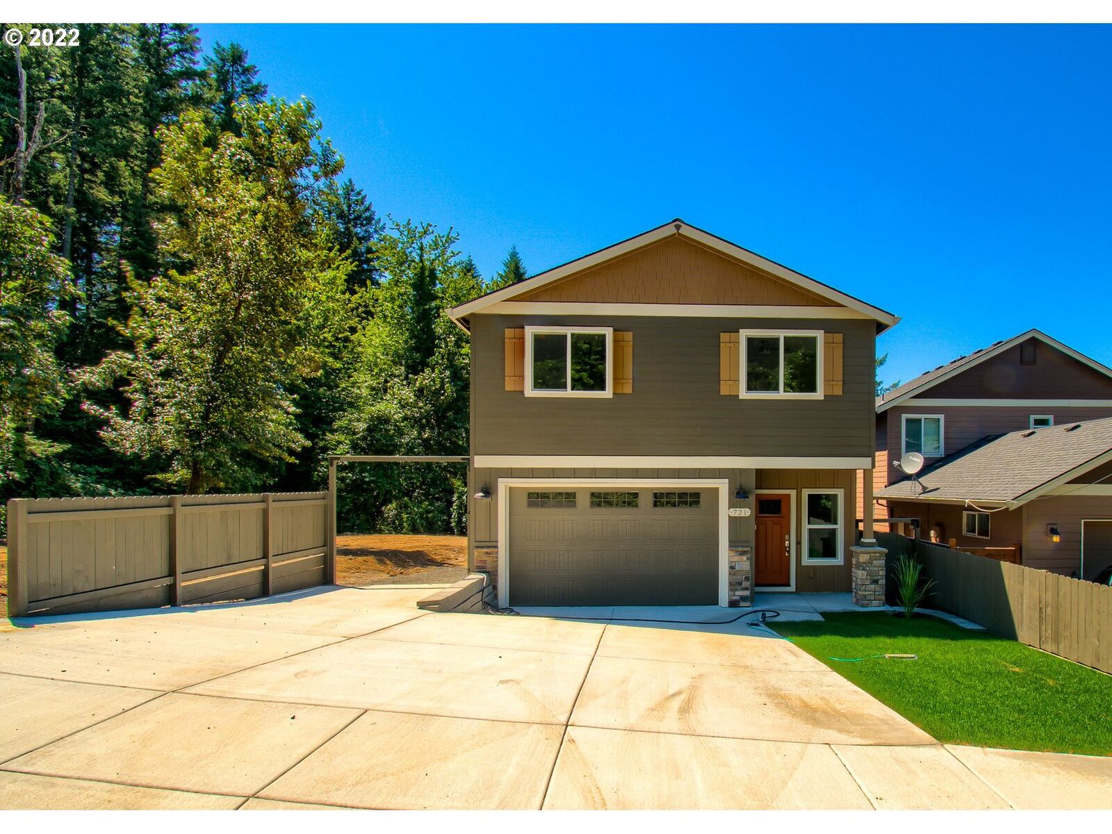 Property Photo:  721 Moody Ave  OR 97014 