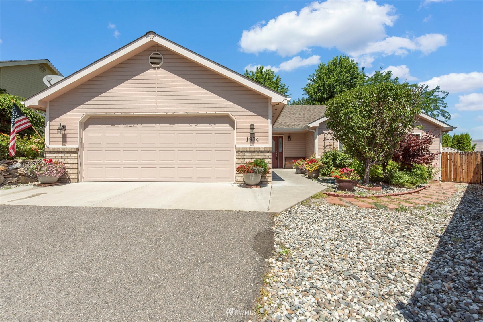 Property Photo:  1934 Castlerock Avenue  WA 98801 