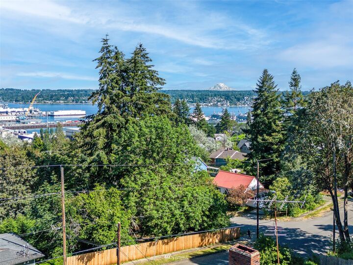 Property Photo:  421 S Yantic Avenue  WA 98312 