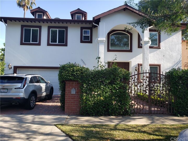 13300 Weddington Street  Sherman Oaks CA 91401 photo