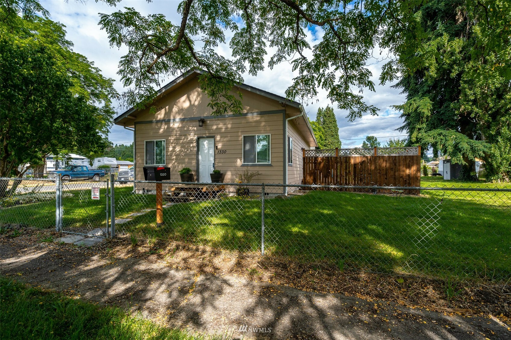 Property Photo:  1330 Windsor Avenue  WA 98531 