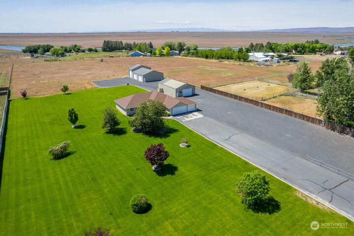 Home for sale in Moses Lake 9374 NE Neppel Road, Moses Lake, WA 98837
