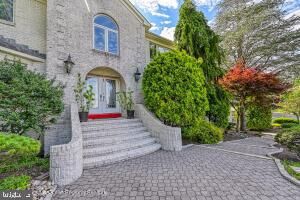 Property Photo:  1 Woodcrest Terrace  NJ 07726 