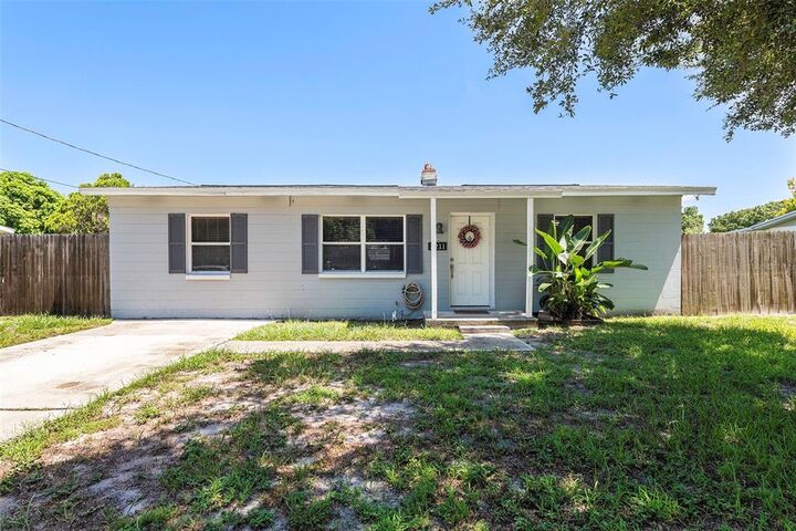 Property Photo:  3211 W Tyson Avenue  FL 33611 
