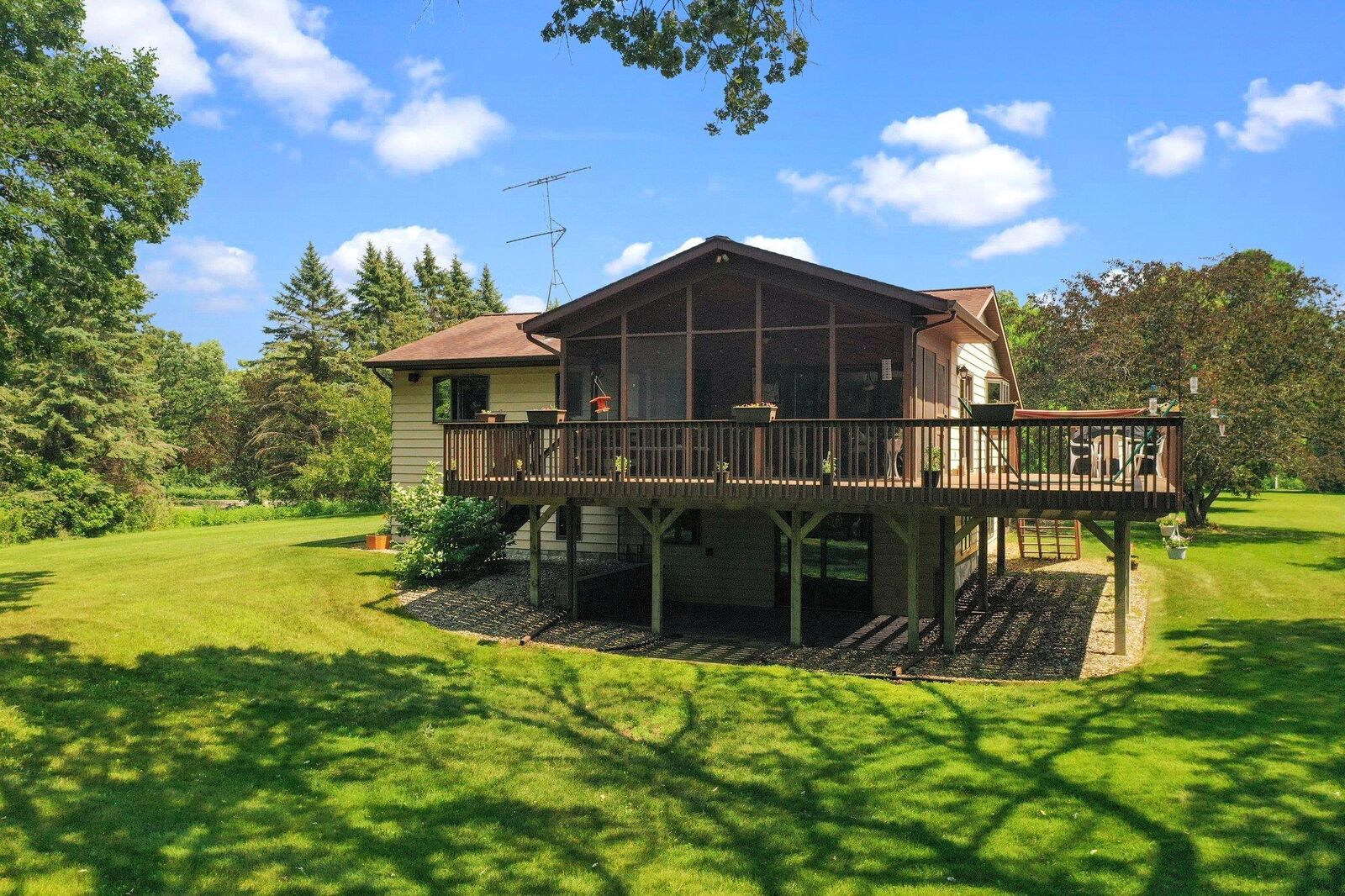 Property Photo:  9806 Hawthorn Road  MN 56301 