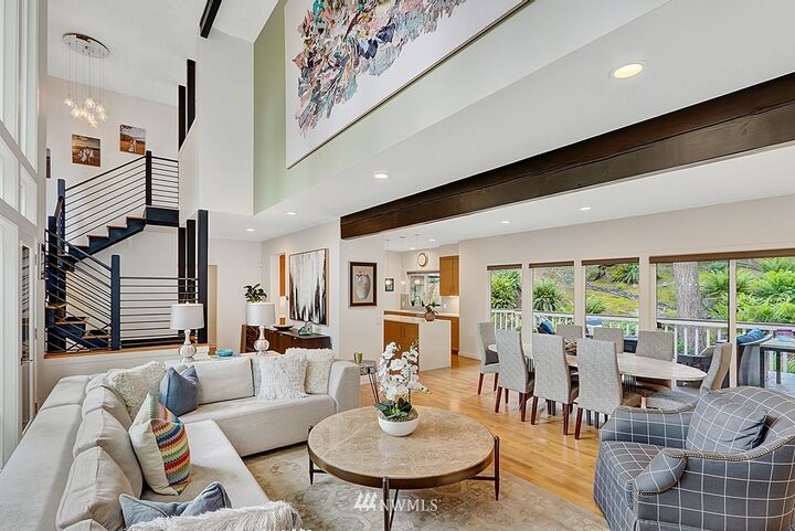 Property Photo: 9337 SE 70th Place WA 98040