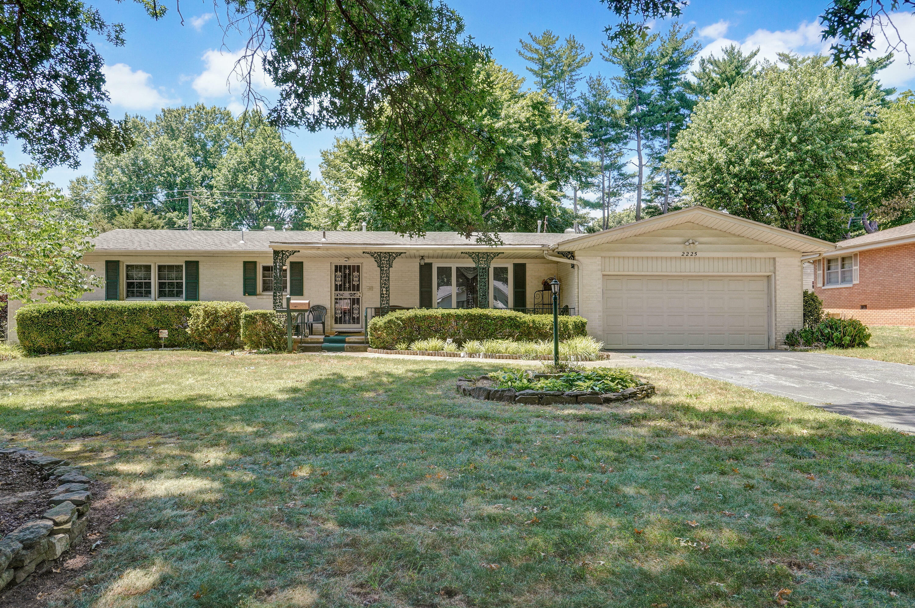 Property Photo:  2225 S Catalina Avenue  MO 65804 