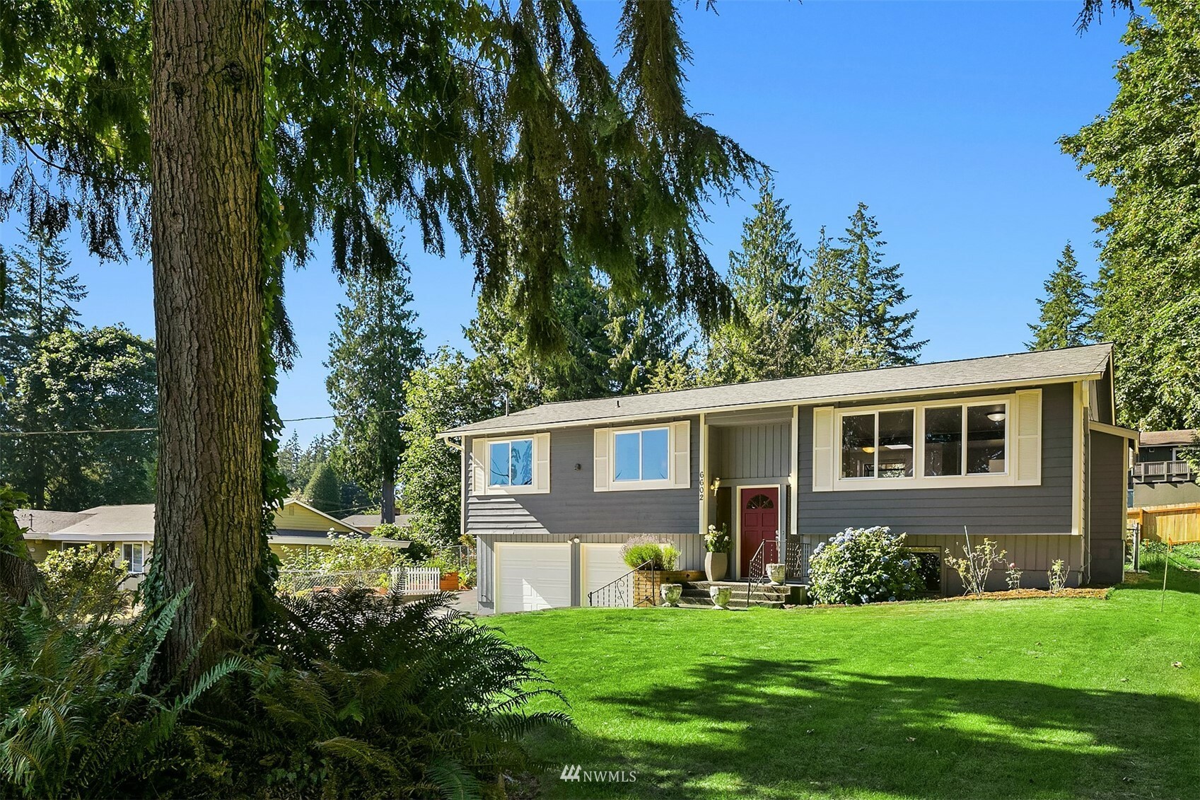 Property Photo:  6602 SE 5th Place  WA 98059 