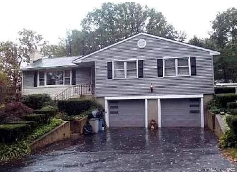 Property Photo: 14 Surrey Drive CT 06451