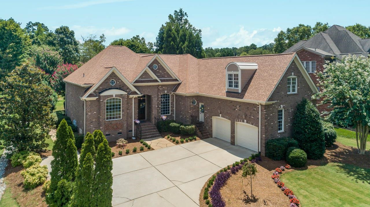 Property Photo:  4004 Bankshire Lane  NC 27603 