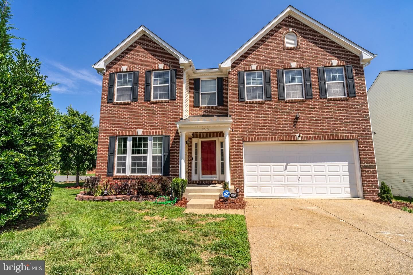 Property Photo: 1009 Edgewater Court VA 22401