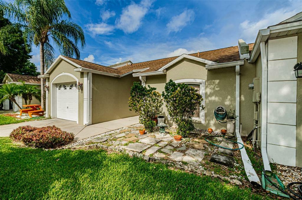 Property Photo:  630 Villa Court  FL 34711 