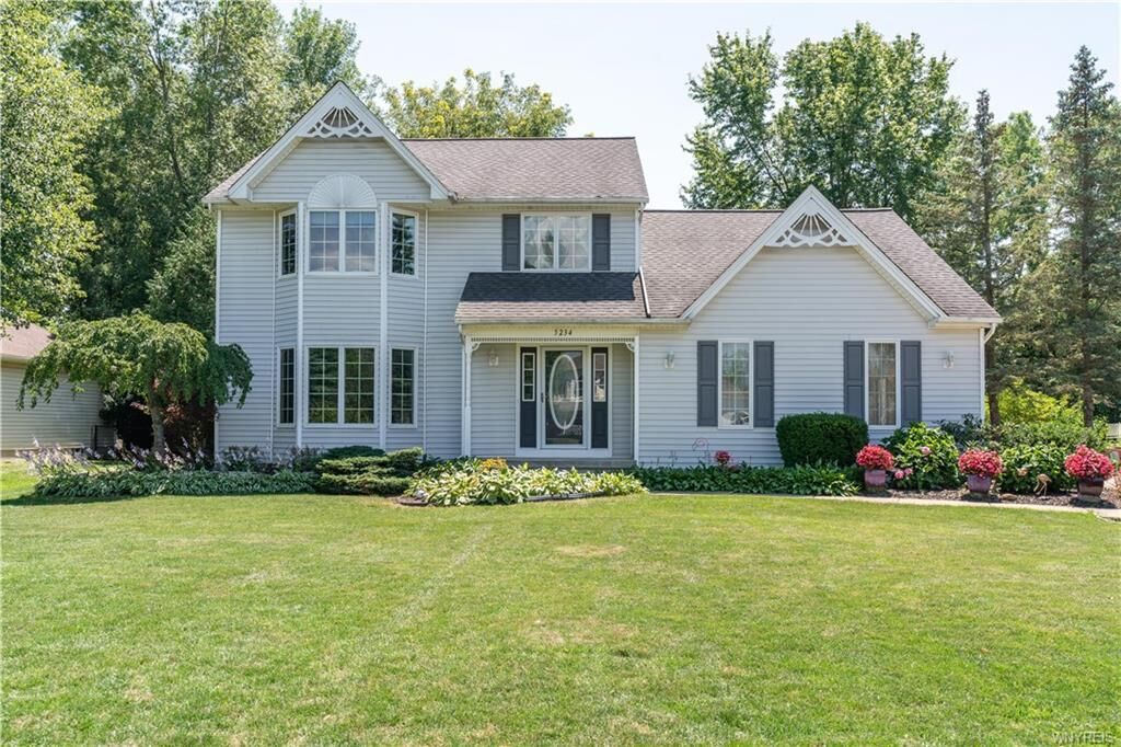 Property Photo:  5234 Pendale Court  NY 14120 