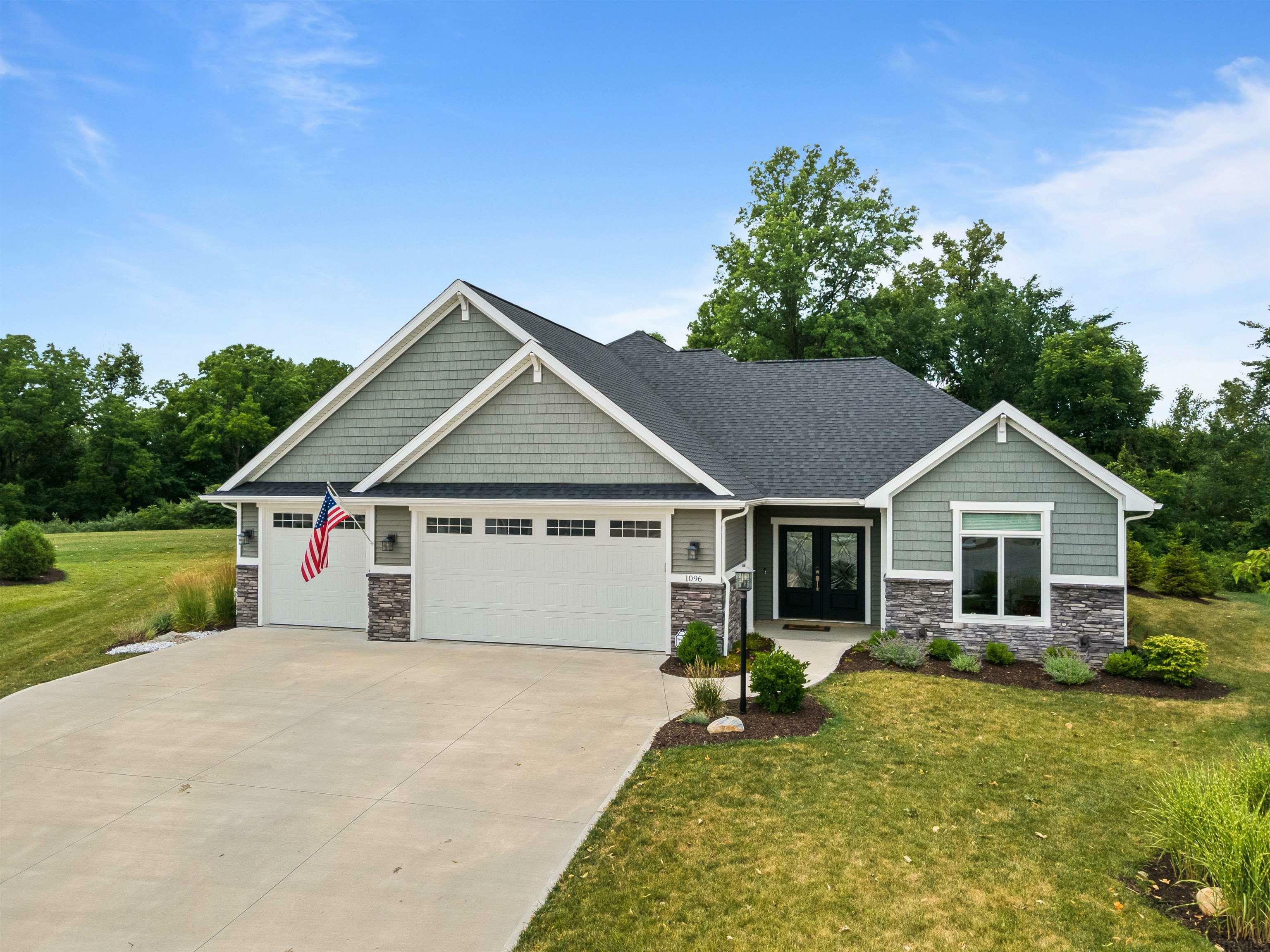 Property Photo: 1096 Henley Cove IN 46825-0032