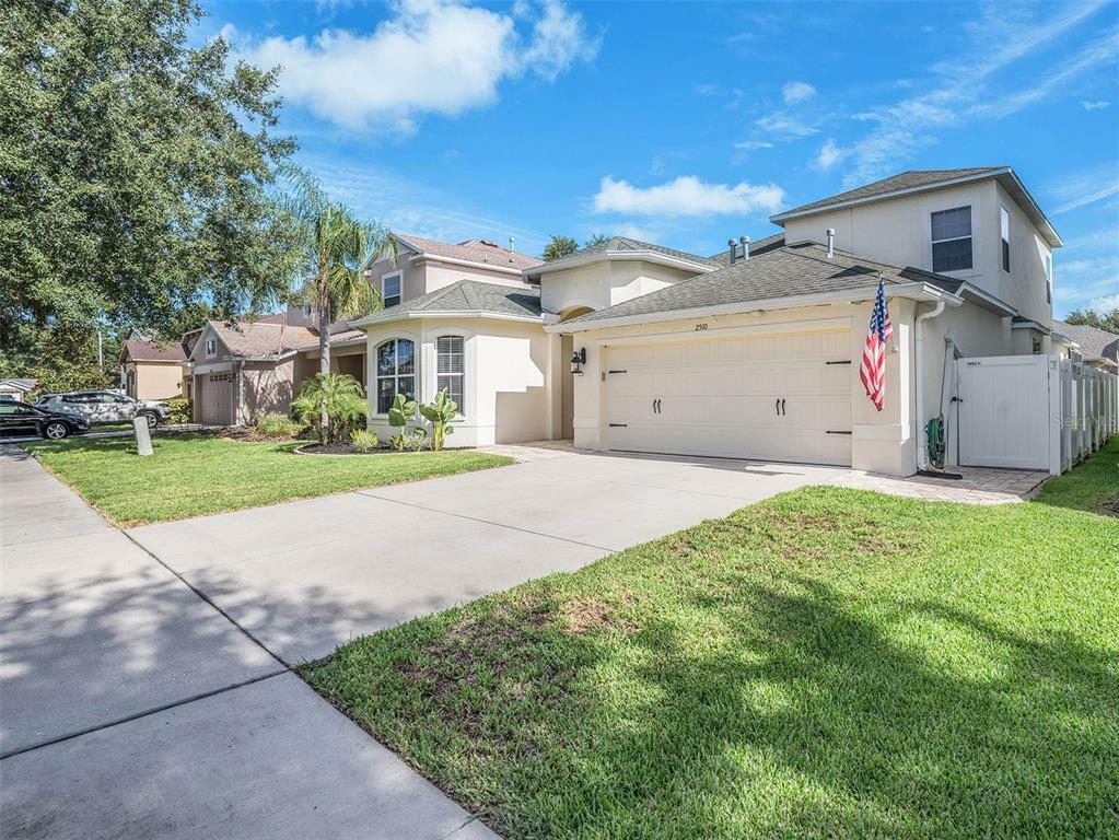Property Photo: 2510 Cross More Street FL 33594