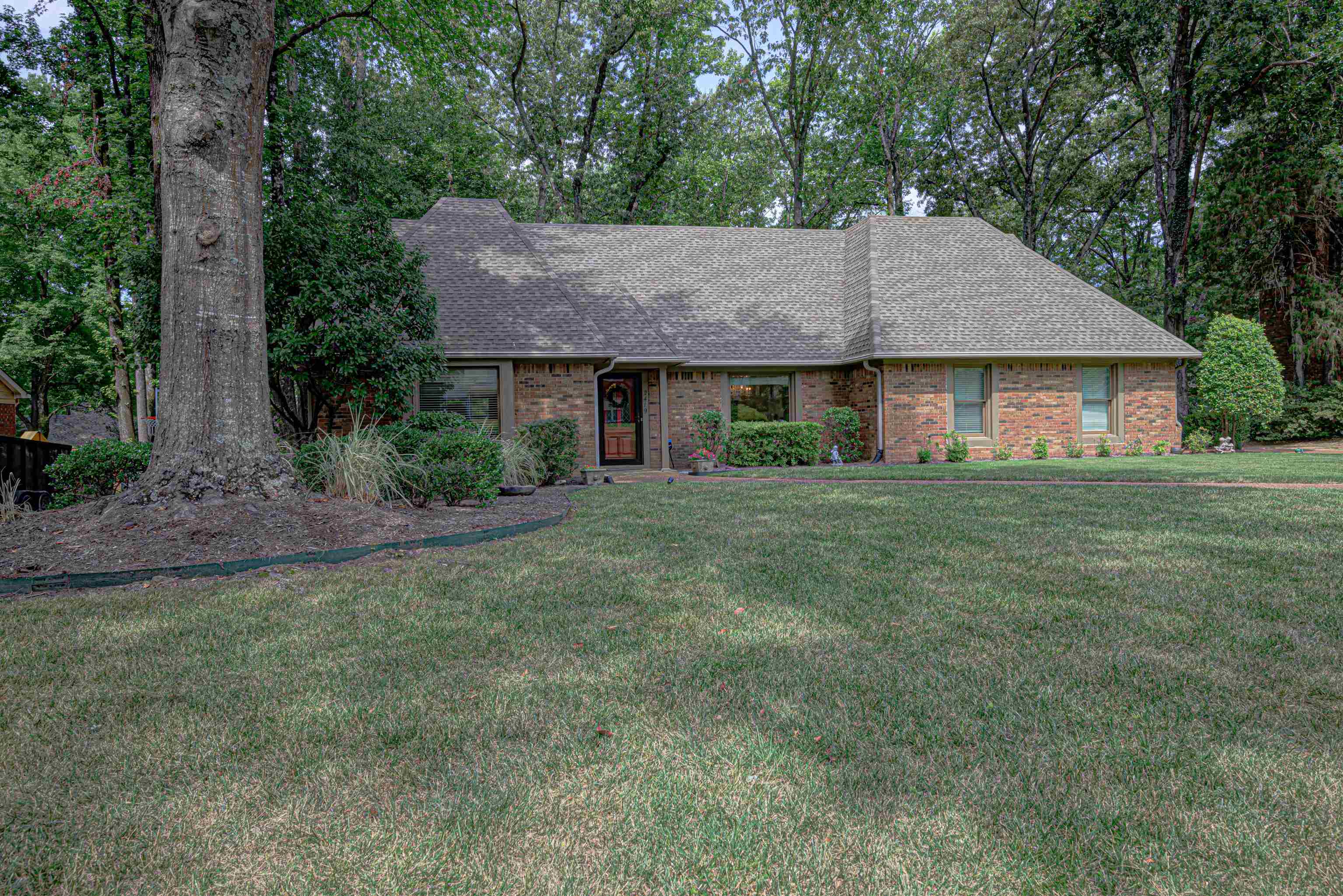 2419 Windy Oaks Dr  Germantown TN 38139 photo