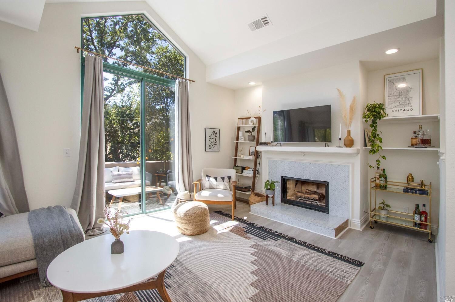 Property Photo: 37 Ross Avenue 6 CA 94960