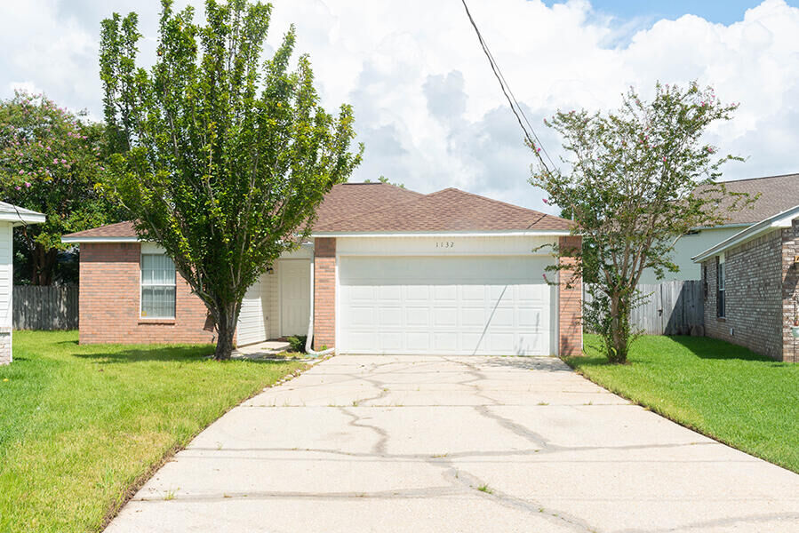 Property Photo: 1132 Sweetbriar Station FL 32547