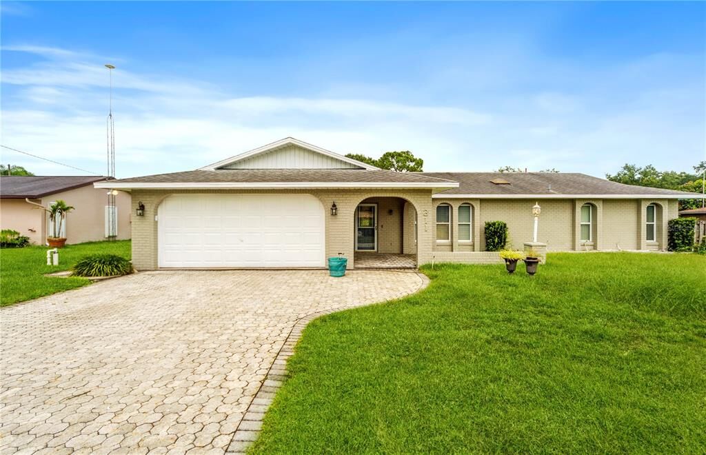 Property Photo:  311 Ibis Avenue  FL 33870 