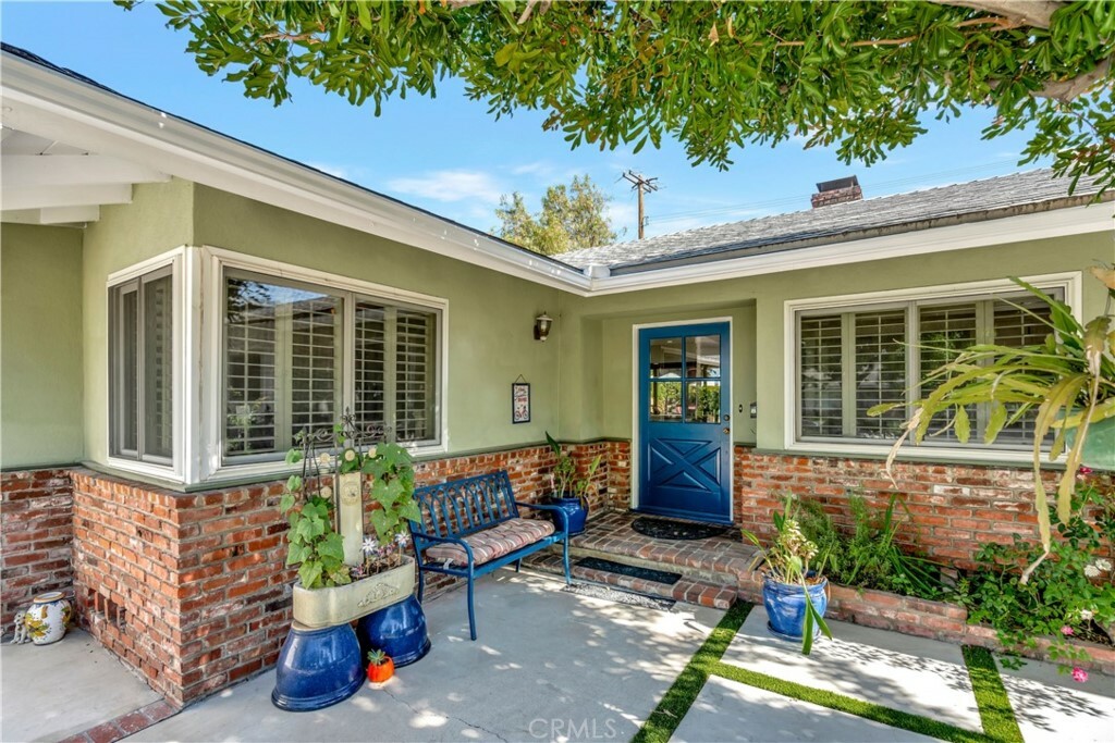 Property Photo:  1109 E Comstock Avenue  CA 91741 