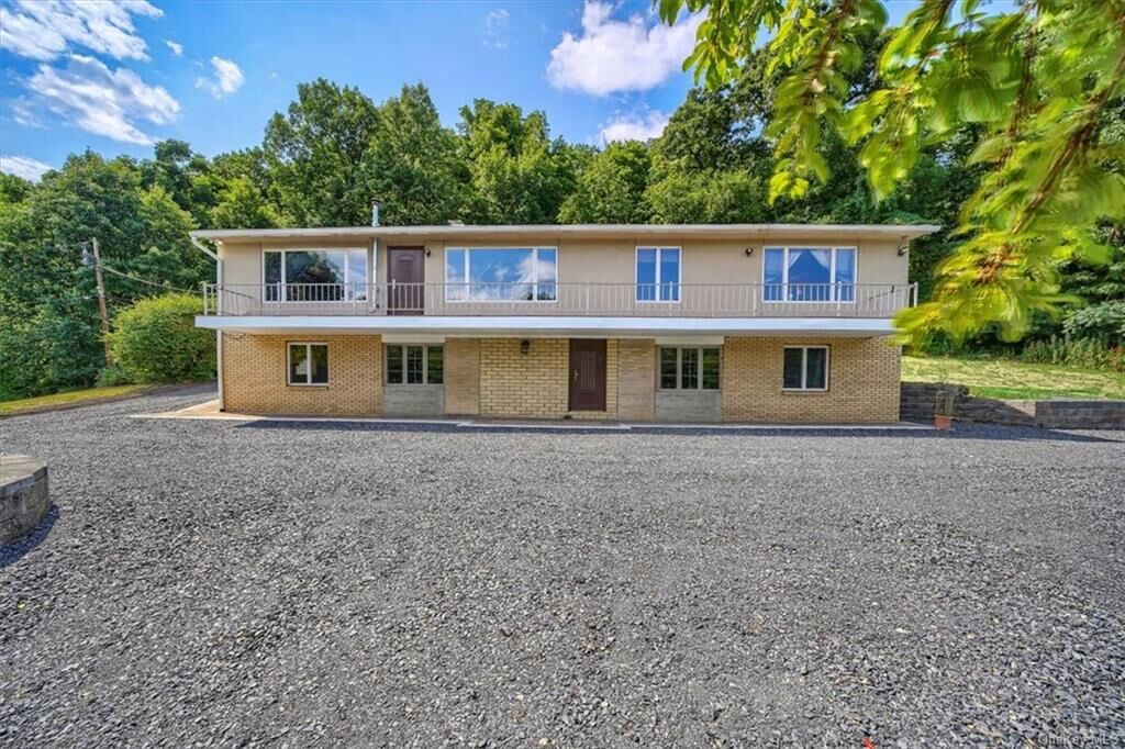 Property Photo:  46 Hillside Avenue  NY 12553 