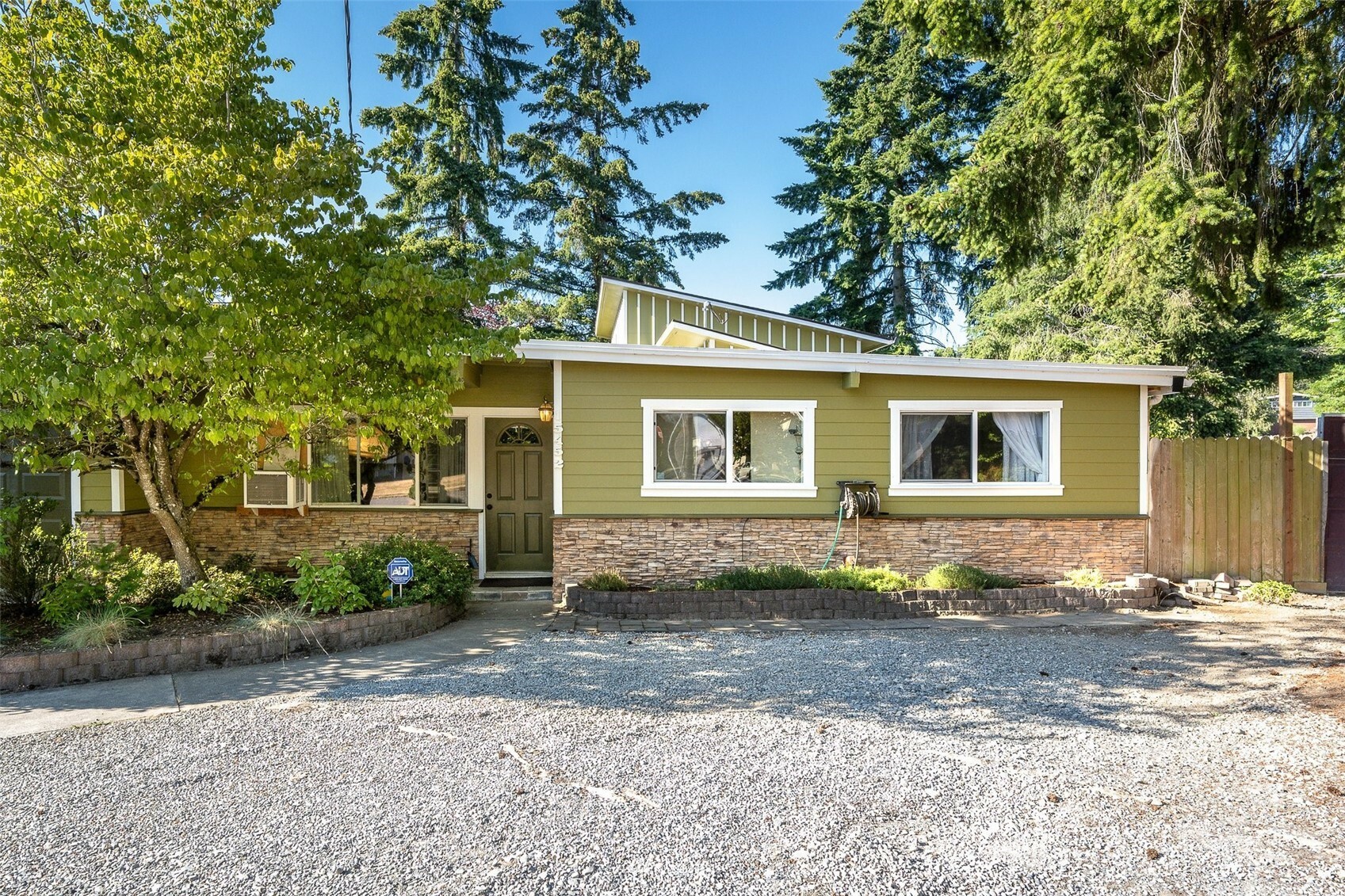 Property Photo:  15452 SE 11th Street  WA 98007 