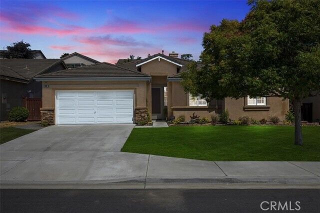 Property Photo:  910 Niguel Street  CA 92057 