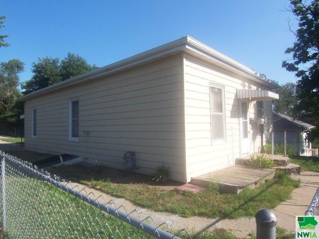 Property Photo:  103 Perry St.  IA 51103 