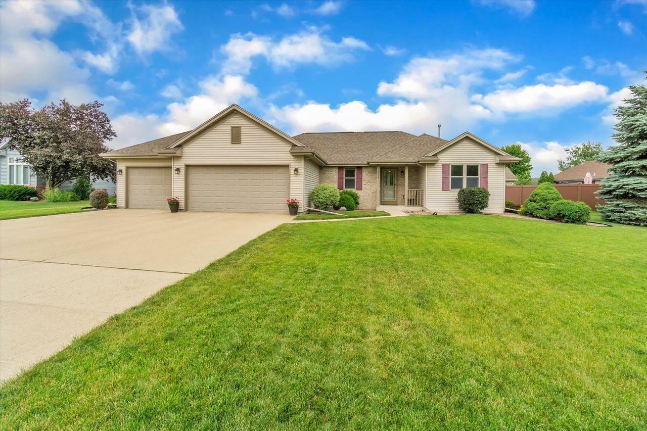 Property Photo:  1018 Bedford Dr  WI 53546 