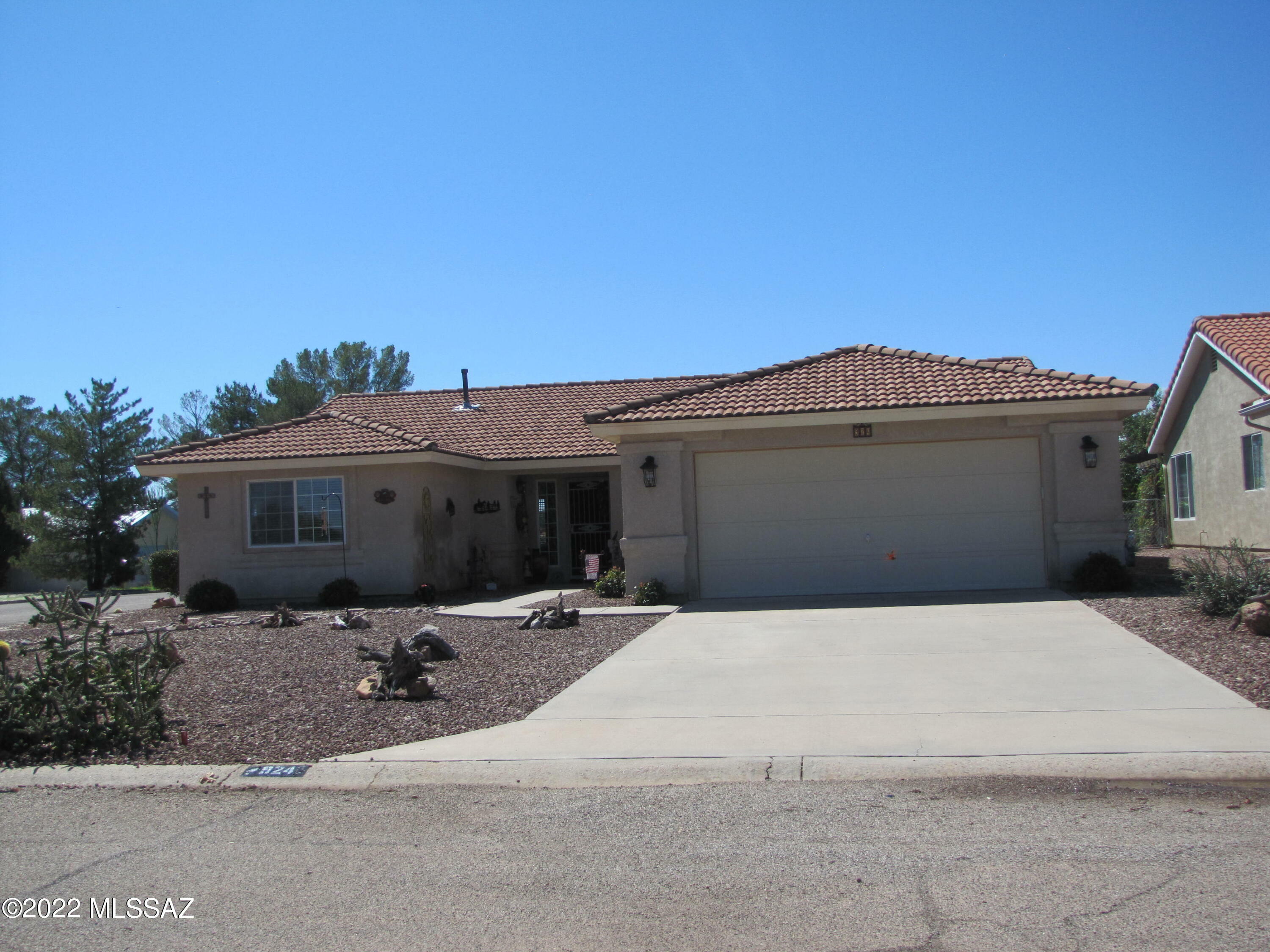 Property Photo: 924 E Saguaro Drive AZ 85625