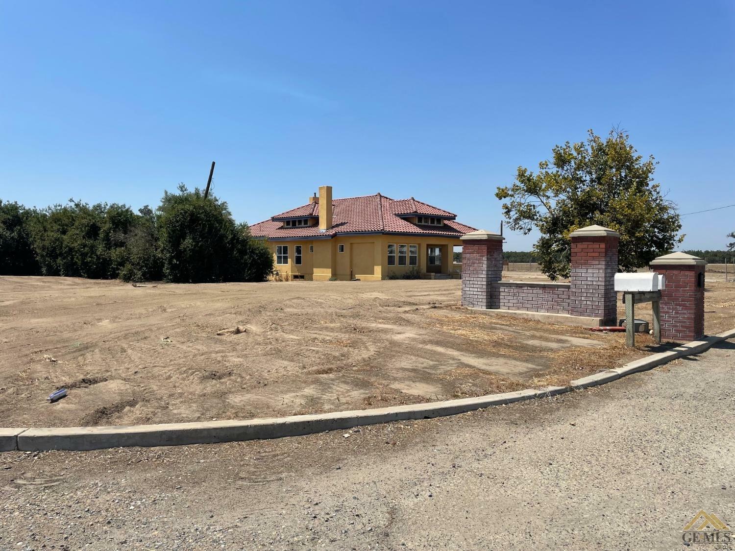Property Photo: 4041 N Mooney Boulevard CA 93274