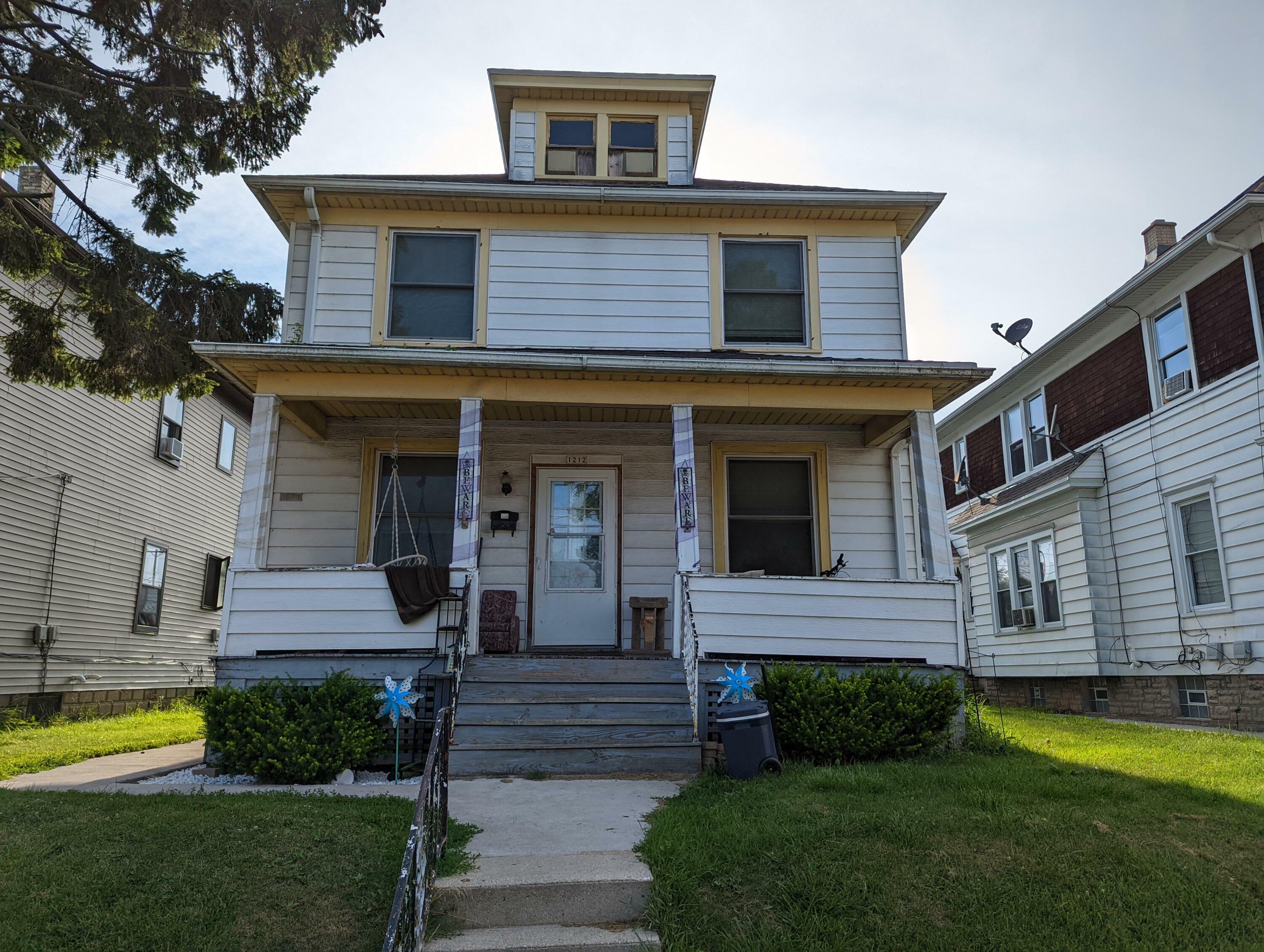 Property Photo: 1212 N 17th St 1210 WI 53081