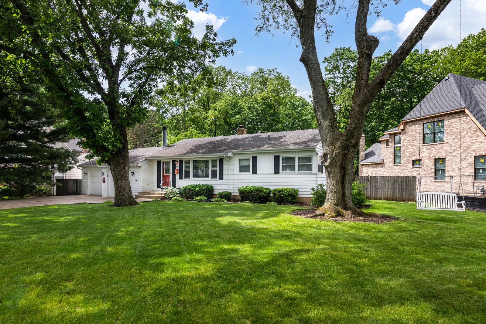 Property Photo:  807 Douglas Avenue  IL 60540 