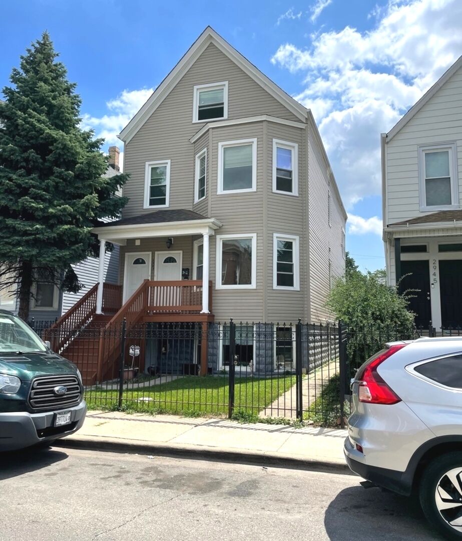 Property Photo: 2947 N Lawndale Avenue IL 60618