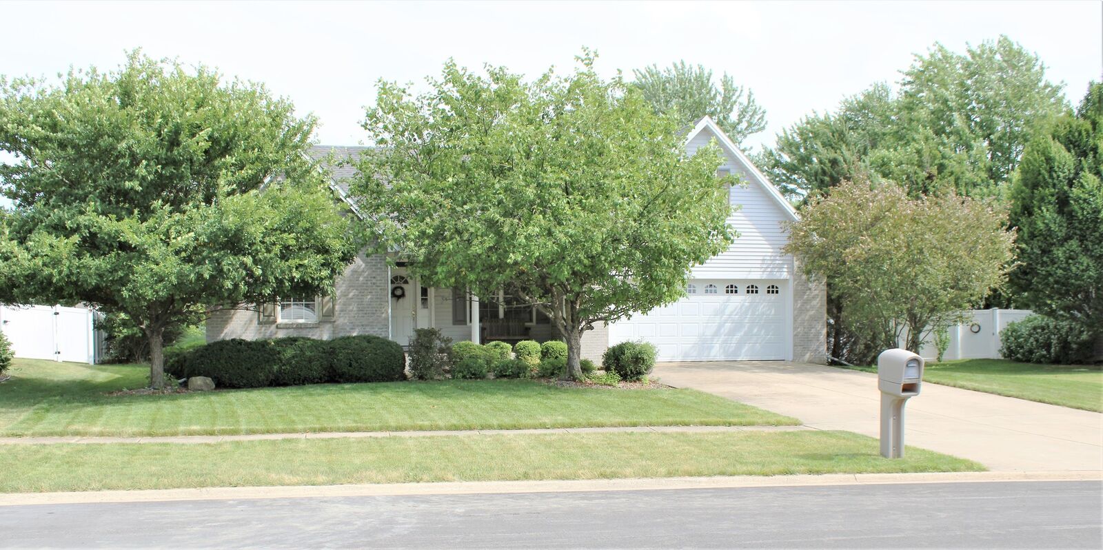 Property Photo:  340 Highpoint Circle S  IL 60914