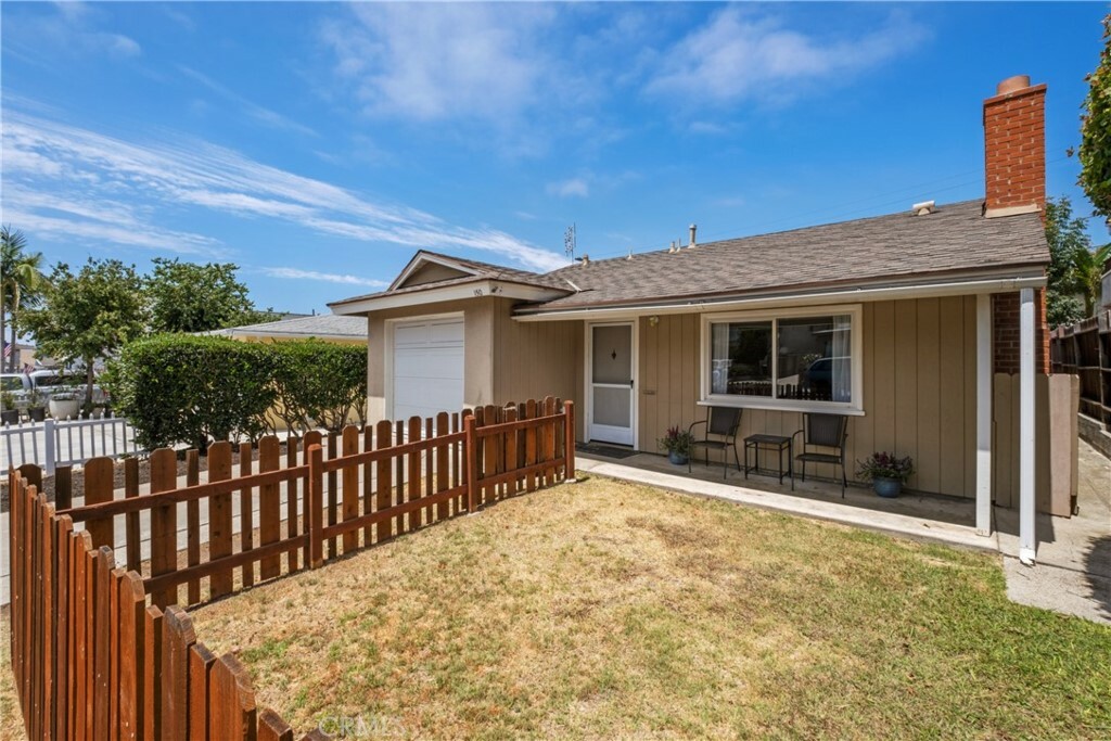 Property Photo:  150 W Mariposa  CA 92672 