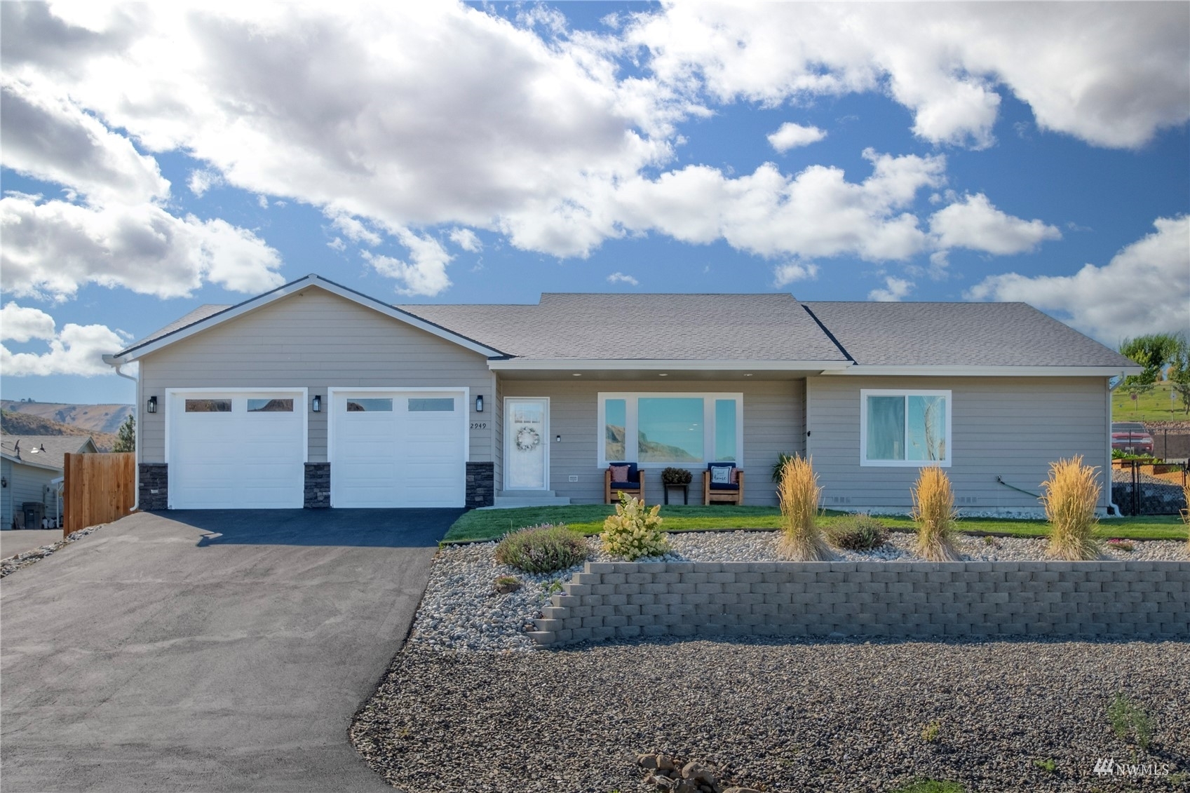 Property Photo: 2949 Riviera Boulevard WA 98828