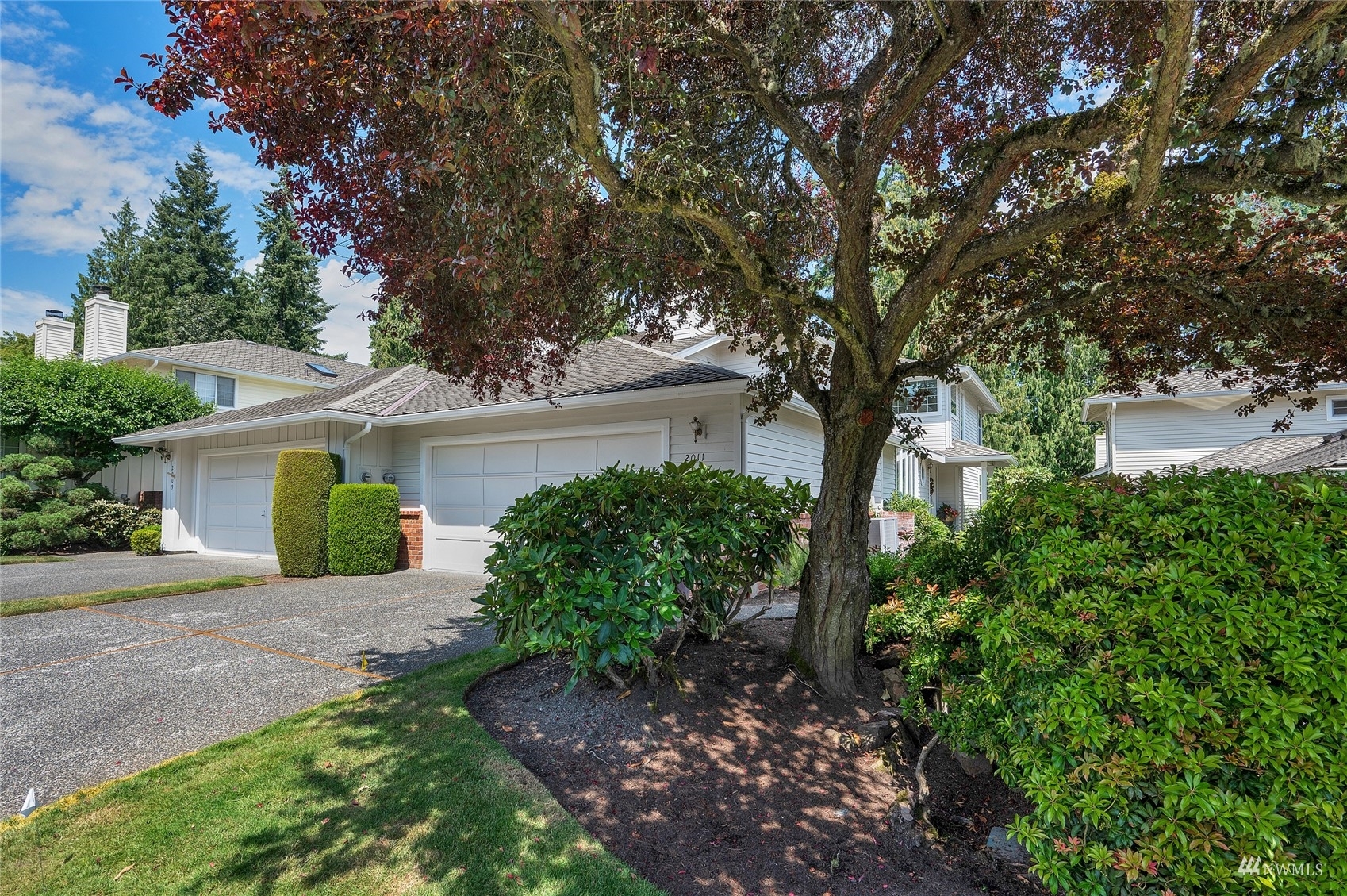 Property Photo:  2011 Mill Pointe Drive SE  WA 98012 