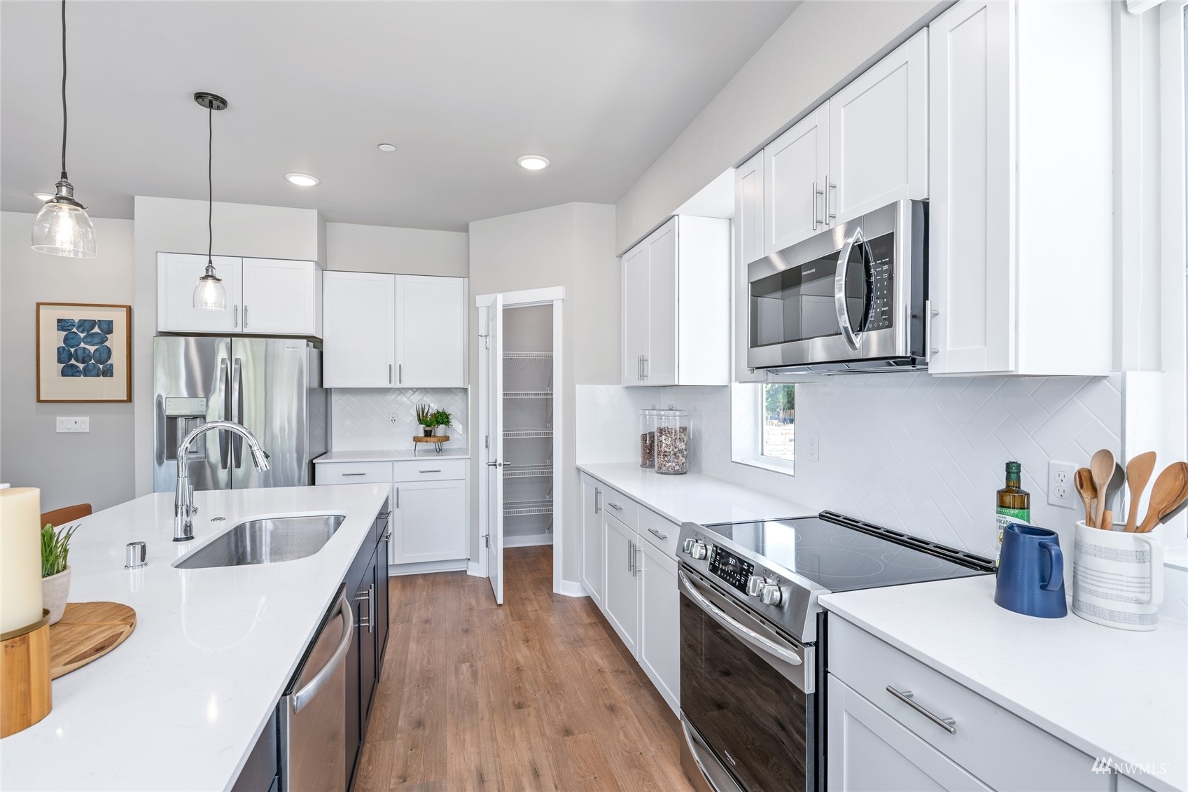 Property Photo: 18886 67th Drive NE 4 WA 98028