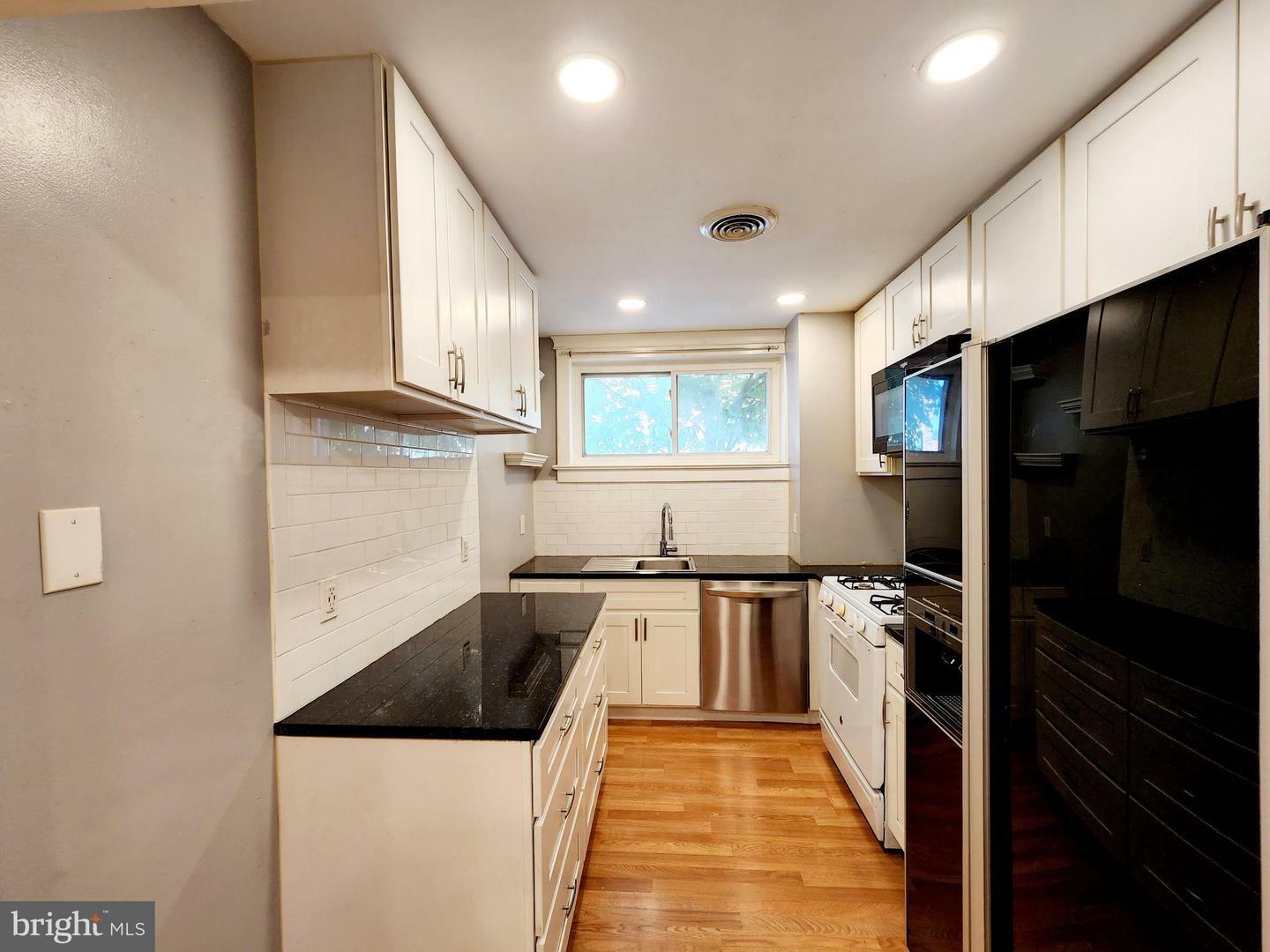 Property Photo:  1052 Brunswick Avenue Apt 1st Floor  NJ 08638 