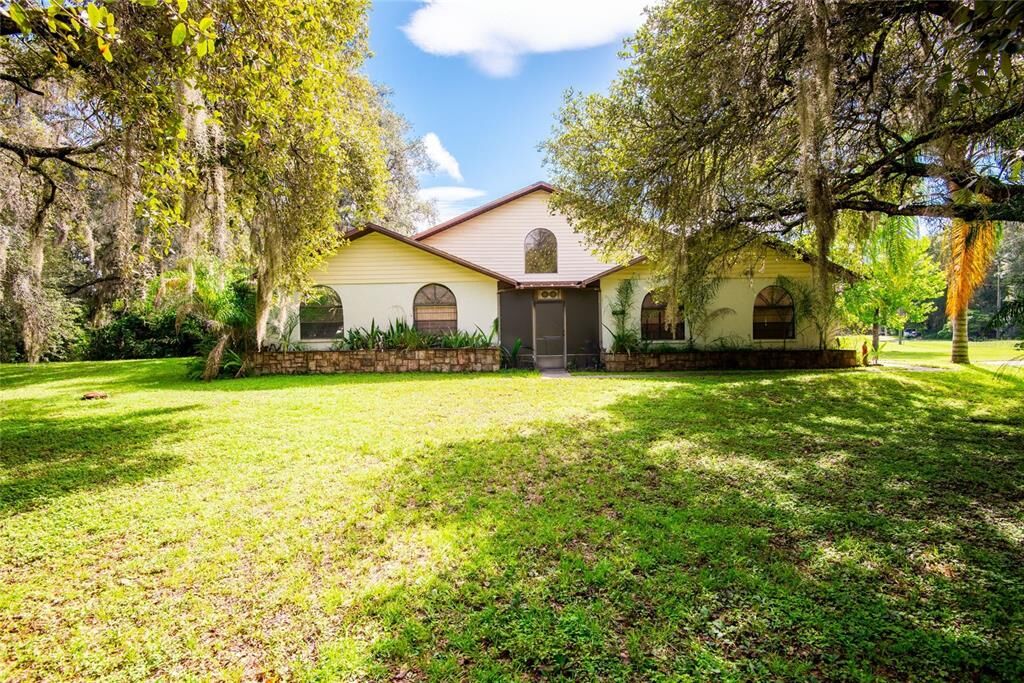 Property Photo:  8320 Sanden Drive  FL 33545 