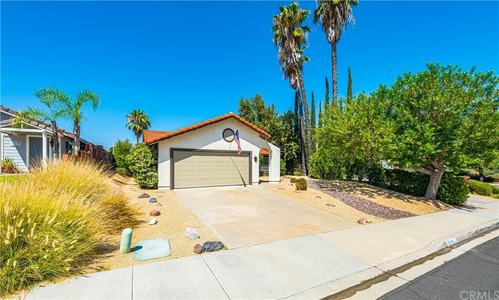 Property Photo:  25389 Ridgeplume Drive  CA 92563 