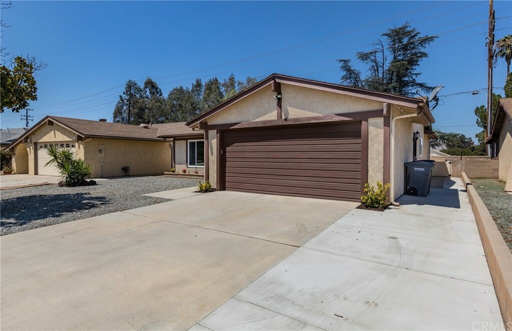 Property Photo:  2405 El Rancho Circle  CA 92545 