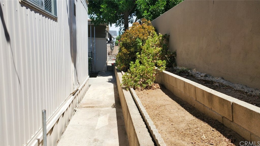 Property Photo:  16750 Lake Park Way  CA 92886 