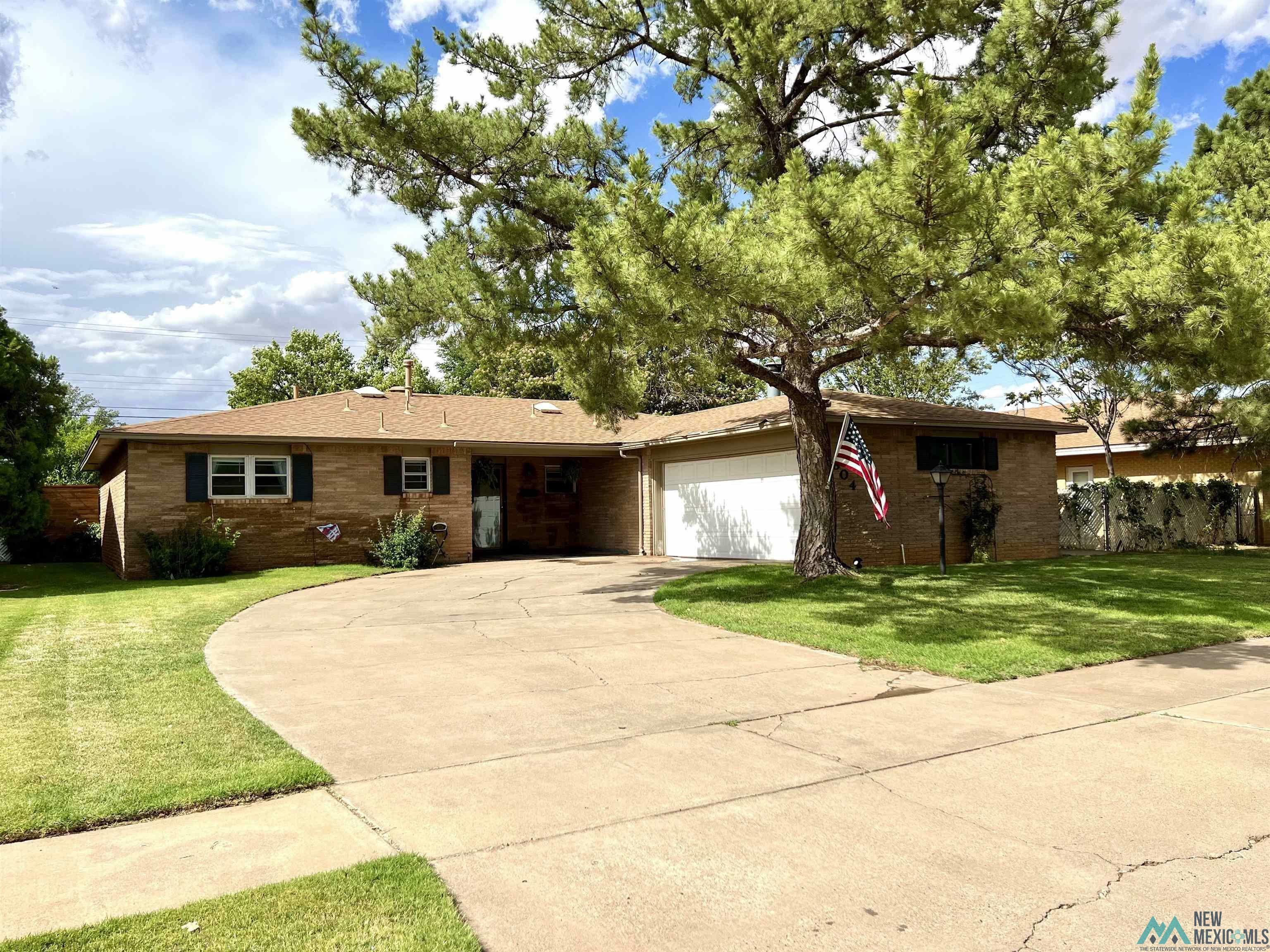 Property Photo: 804 Kathie Drive NM 88101